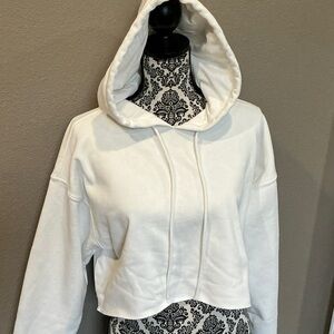 YITTY White Cropped Hoodie Size Medium
